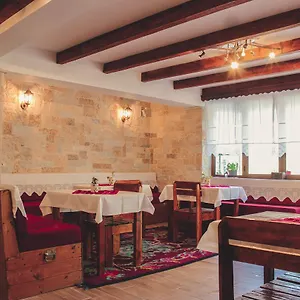 Hostel Friends' &, Gjirokastra